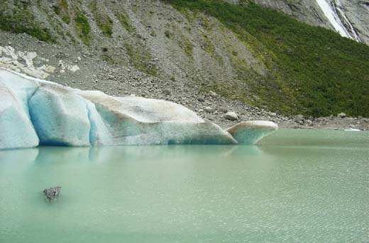 지구 온난화로 연신 허무하게 허물어지는 빙하 (자료사진)